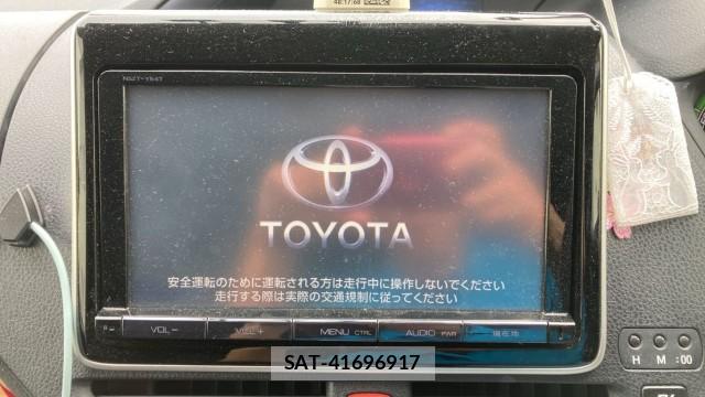 Toyota NOAH 2015-08 8281332-4