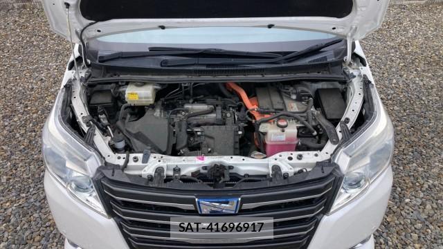 Toyota NOAH 2015-08 8281332-7