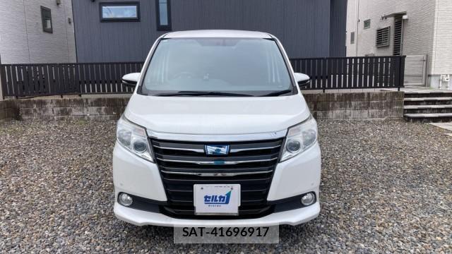 Toyota NOAH 2015-08 8281332-9