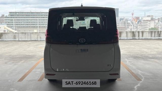 Toyota NOAH 2026-01 8281500-1