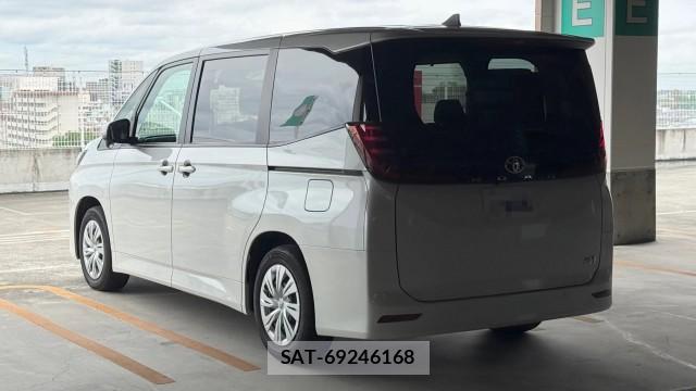 Toyota NOAH 2026-01 8281500-11