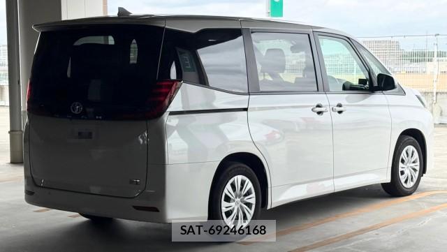 Toyota NOAH 2026-01 8281500-12