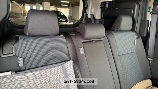 Toyota NOAH 2026-01 8281500-6