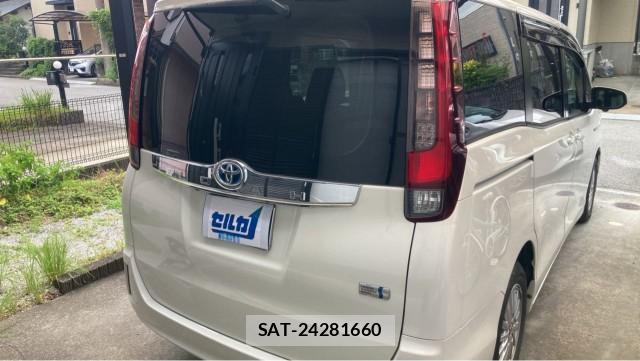 Toyota NOAH 2014-09 8281878-1