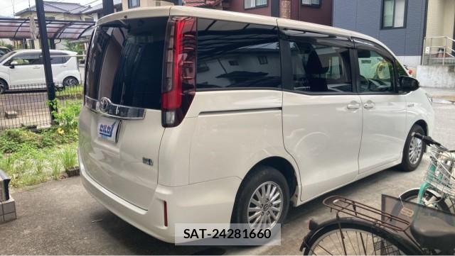 Toyota NOAH 2014-09 8281878-12