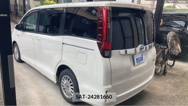 Toyota NOAH 2014-09 8281878-13