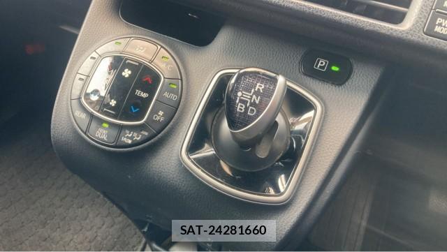 Toyota NOAH 2014-09 8281878-14