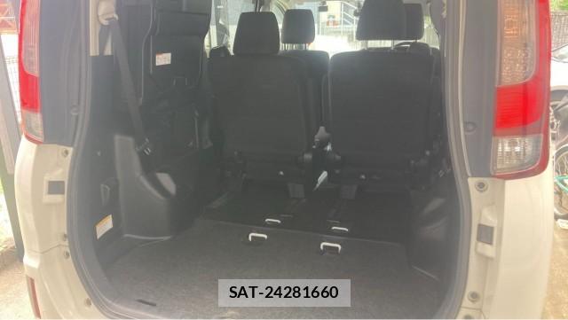 Toyota NOAH 2014-09 8281878-17