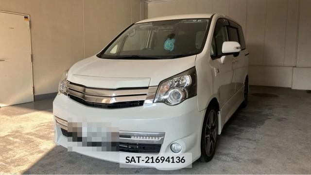 Toyota NOAH 2014-01 8281948-0