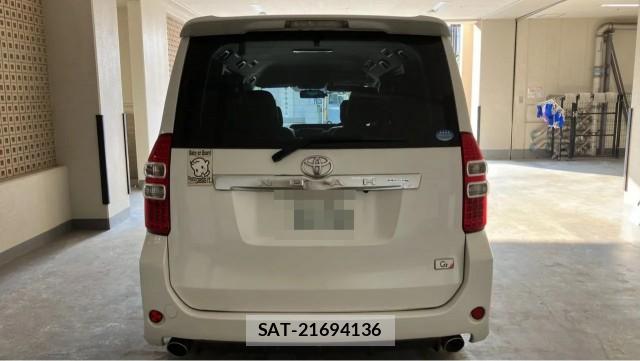 Toyota NOAH 2014-01 8281948-1