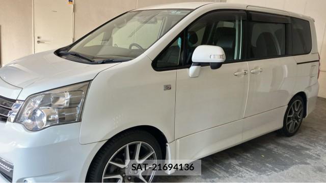 Toyota NOAH 2014-01 8281948-10