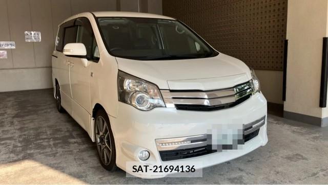 Toyota NOAH 2014-01 8281948-11