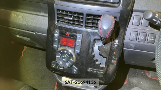 Toyota NOAH 2014-01 8281948-14