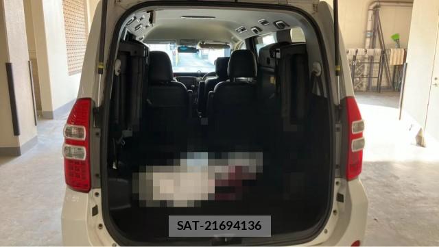 Toyota NOAH 2014-01 8281948-17