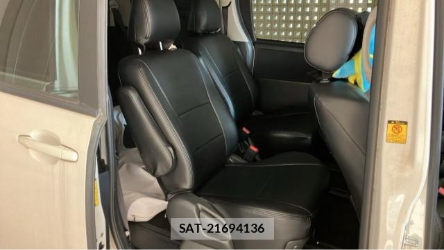 Toyota NOAH 2014-01 8281948-6