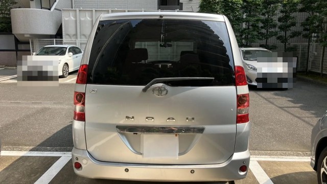 Toyota NOAH 2003-12 8281958-1
