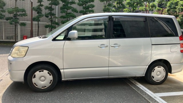 Toyota NOAH 2003-12 8281958-10