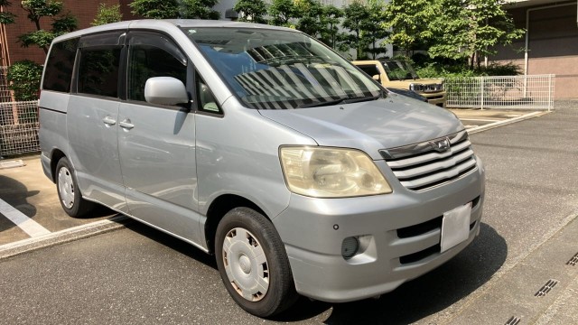 Toyota NOAH 2003-12 8281958-11
