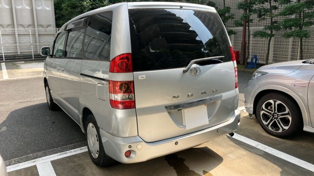 Toyota NOAH 2003-12 8281958-13