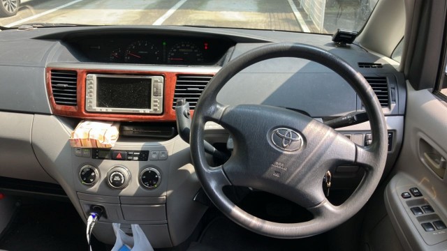 Toyota NOAH 2003-12 8281958-16