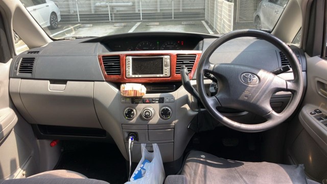 Toyota NOAH 2003-12 8281958-2