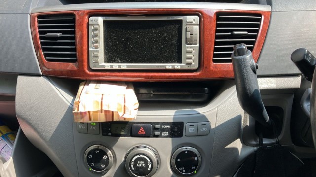 Toyota NOAH 2003-12 8281958-4