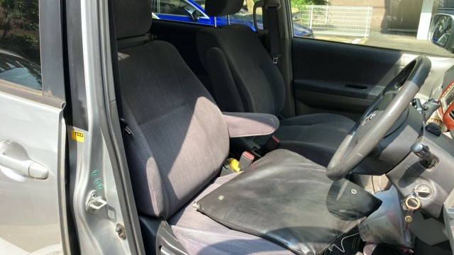 Toyota NOAH 2003-12 8281958-5