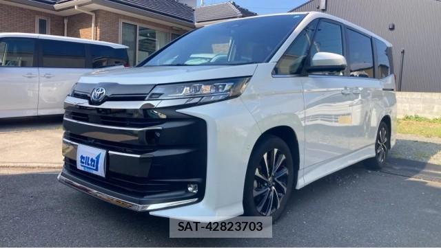 Toyota NOAH 2024-07 8282070-0