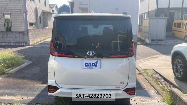 Toyota NOAH 2024-07 8282070-1