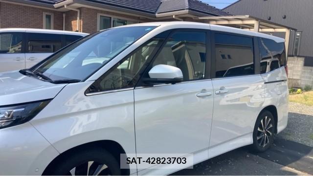 Toyota NOAH 2024-07 8282070-10