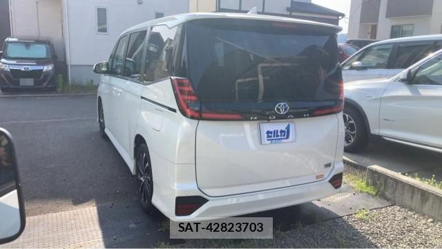 Toyota NOAH 2024-07 8282070-13