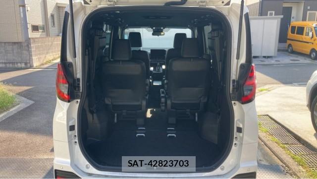 Toyota NOAH 2024-07 8282070-17