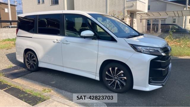 Toyota NOAH 2024-07 8282070-3