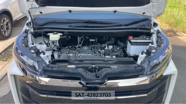 Toyota NOAH 2024-07 8282070-7