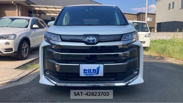 Toyota NOAH 2024-07 8282070-9