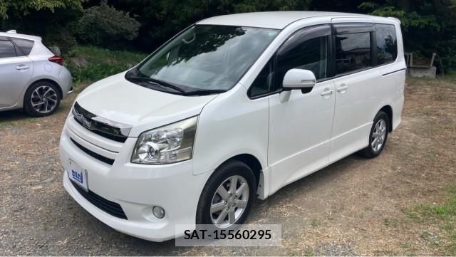 Toyota NOAH 2007-10 8282091-0