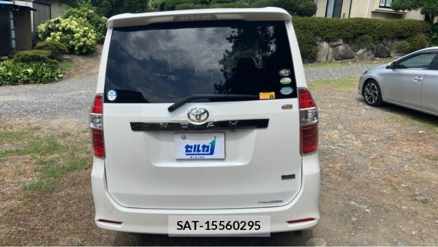Toyota NOAH 2007-10 8282091-1