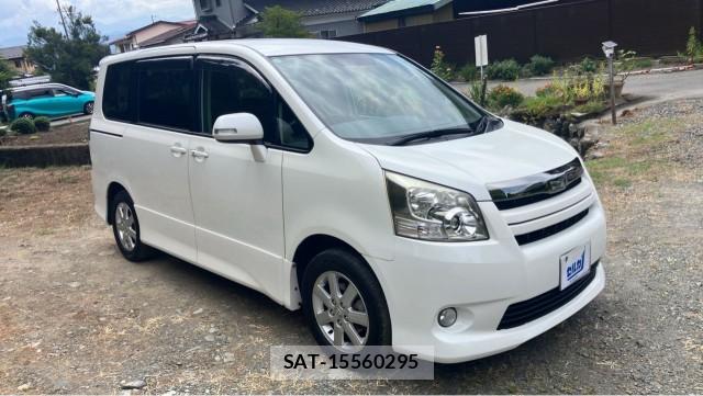 Toyota NOAH 2007-10 8282091-11