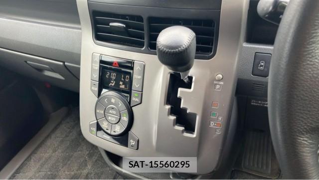 Toyota NOAH 2007-10 8282091-14