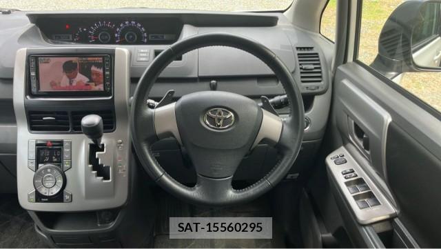 Toyota NOAH 2007-10 8282091-16
