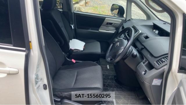 Toyota NOAH 2007-10 8282091-5