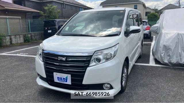 Toyota NOAH 2015-07 8282239-0