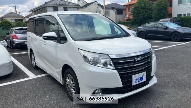 Toyota NOAH 2015-07 8282239-11