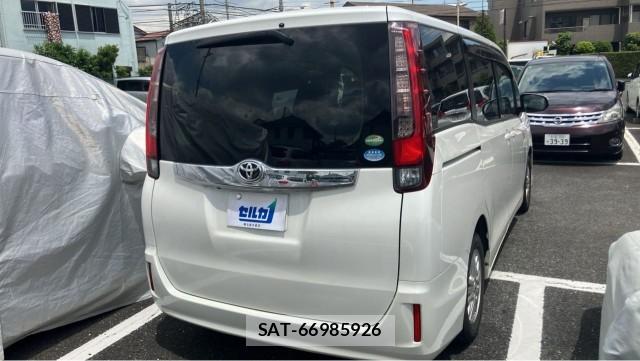 Toyota NOAH 2015-07 8282239-12