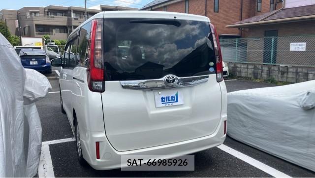 Toyota NOAH 2015-07 8282239-13