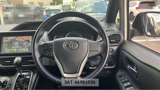 Toyota NOAH 2015-07 8282239-16