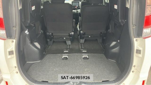 Toyota NOAH 2015-07 8282239-17