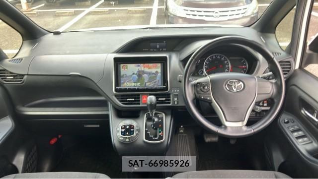 Toyota NOAH 2015-07 8282239-2