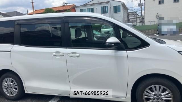 Toyota NOAH 2015-07 8282239-3