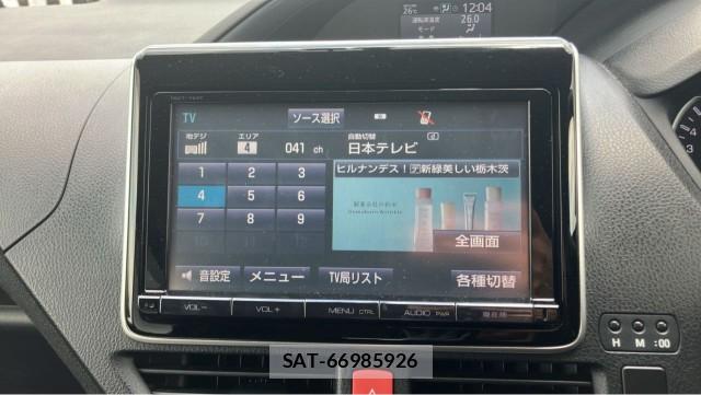Toyota NOAH 2015-07 8282239-4